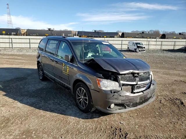 2016 Dodge Caravan - Image 11