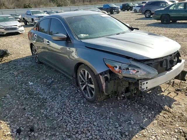 2017 Nissan Altima - Image 11