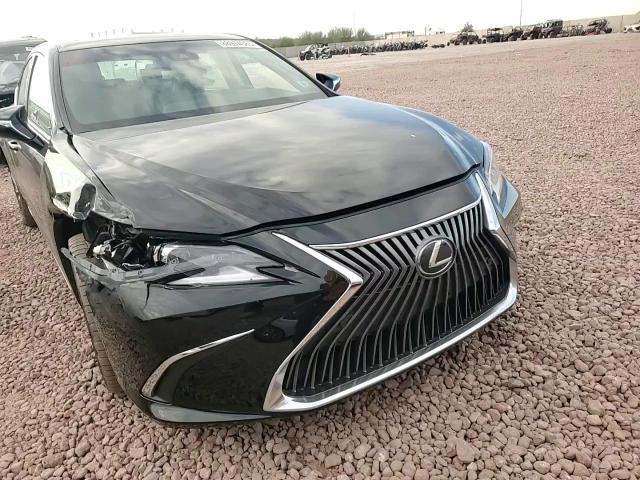 2020 Lexus ES - Image 11