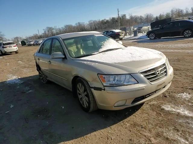 2009 Hyundai Sonata - Image 11
