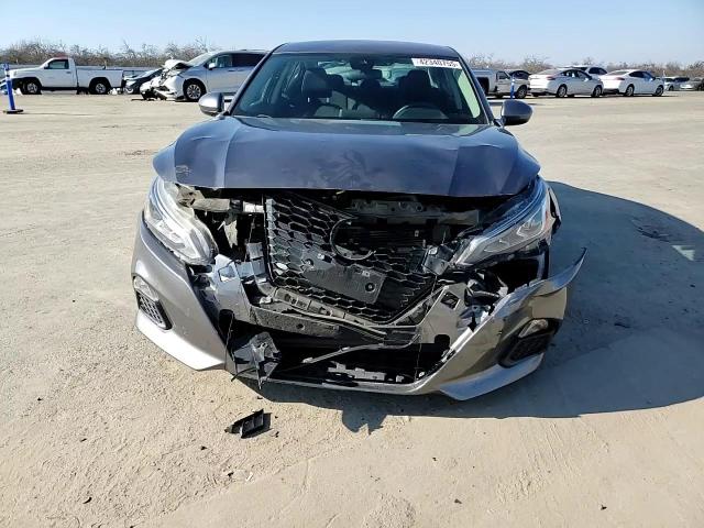 2021 Nissan Altima - Image 10