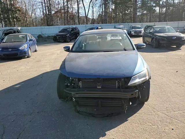 2017 Volkswagen Jetta - Image 10