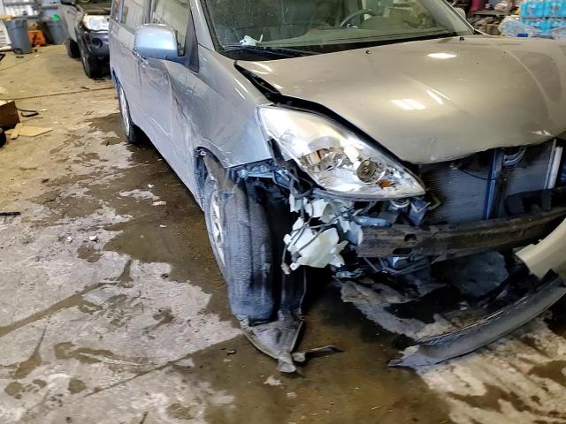 2006 Toyota Sienna - Image 11