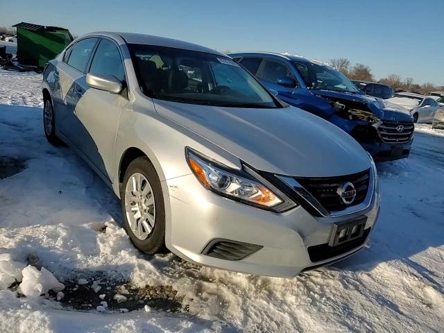 2016 Nissan Altima - Image 13
