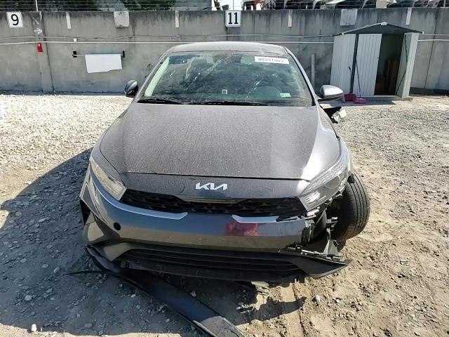 2023 Kia Forte - Image 13