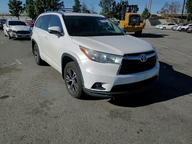 2016 Toyota Highlander - Image 10