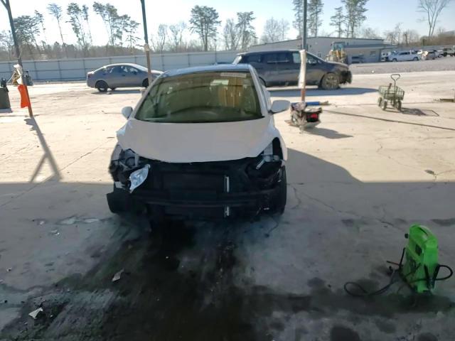 2016 Hyundai Elantra - Image 11