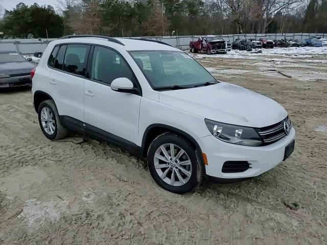 2017 Volkswagen Tiguan - Image 11