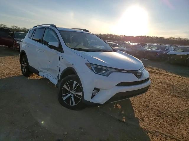 2018 Toyota RAV 4 - Image 12