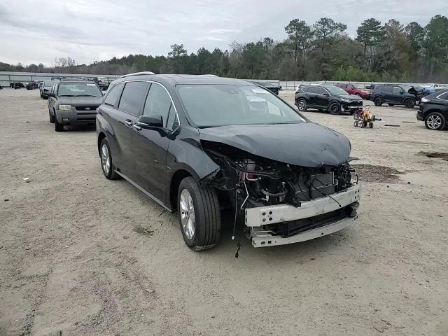 2022 Toyota Sienna - Image 12
