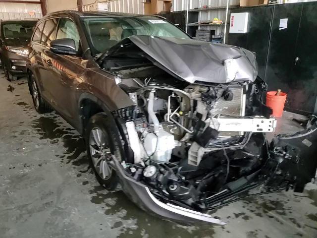 2019 Toyota Highlander - Image 12