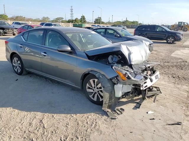 2020 Nissan Altima - Image 11