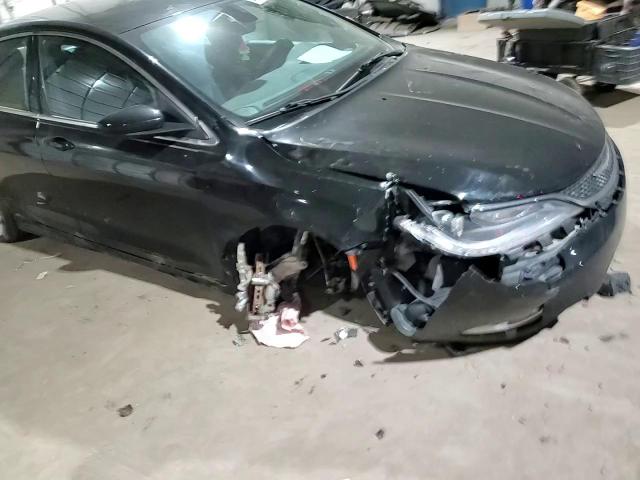 2016 Chrysler 200 - Image 10