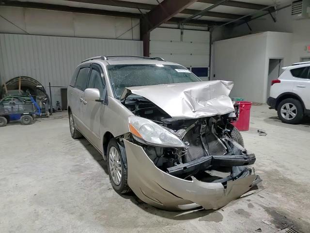 2009 Toyota Sienna - Image 12