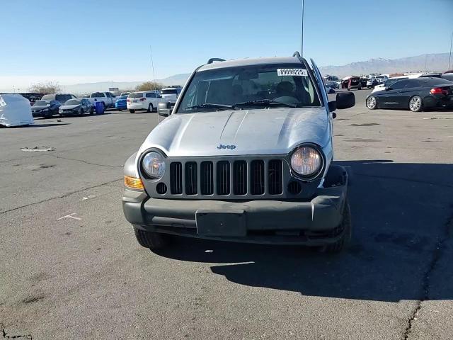 2007 Jeep Liberty (North America) - Image 12