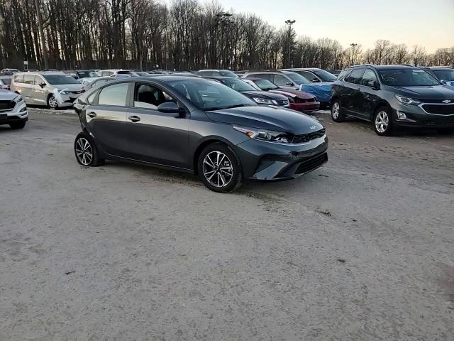 2024 Kia Forte - Image 10