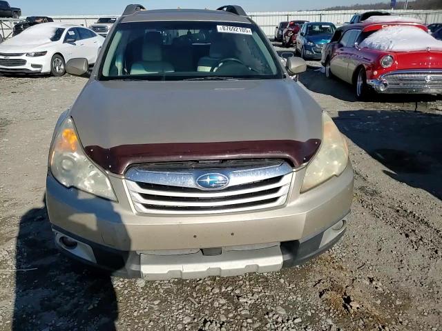 2010 Subaru Outback - Image 12