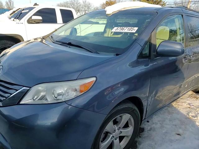 2015 Toyota Sienna - Image 12