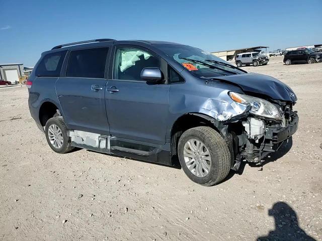 2014 Toyota Sienna - Image 10