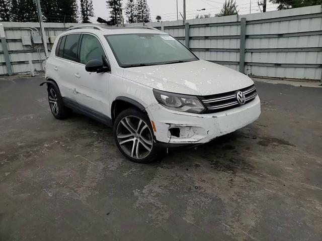2017 Volkswagen Tiguan - Image 11