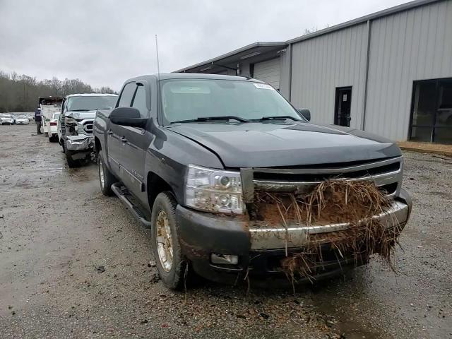 2011 Chevrolet Silverado - Image 10