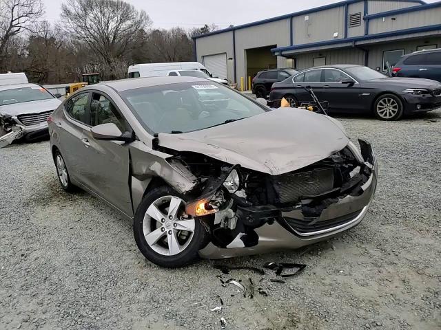 2013 Hyundai Elantra - Image 10
