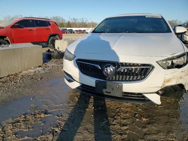 2018 Buick Regal Essence VIN: W04GP6SX4J1131123 Lot: 41998555