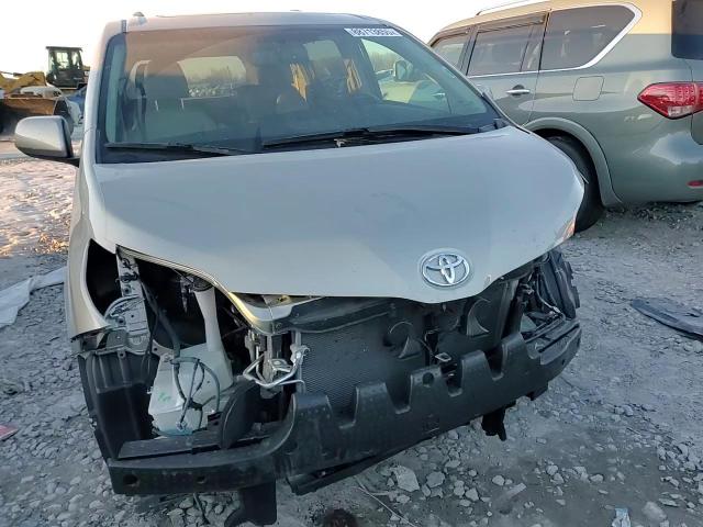 2017 Toyota Sienna - Image 15