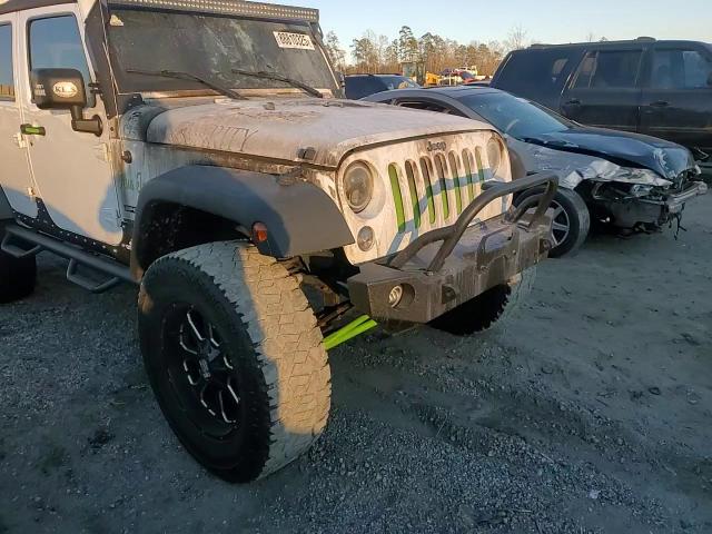 2015 Jeep Wrangler - Image 10