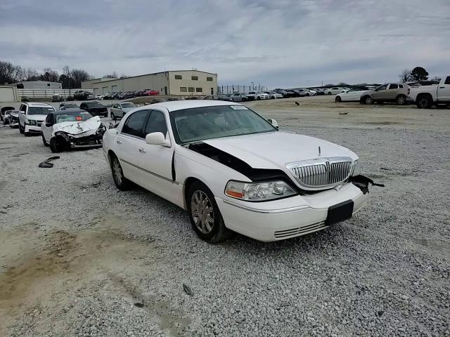 2009 Lincoln Town Car - Image 11