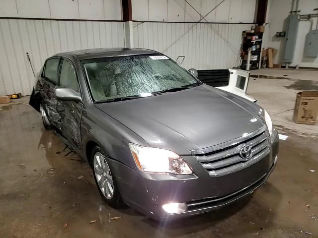 2005 Toyota Avalon - Image 13