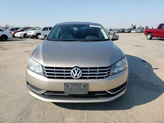 2015 Volkswagen Passat - Image 11