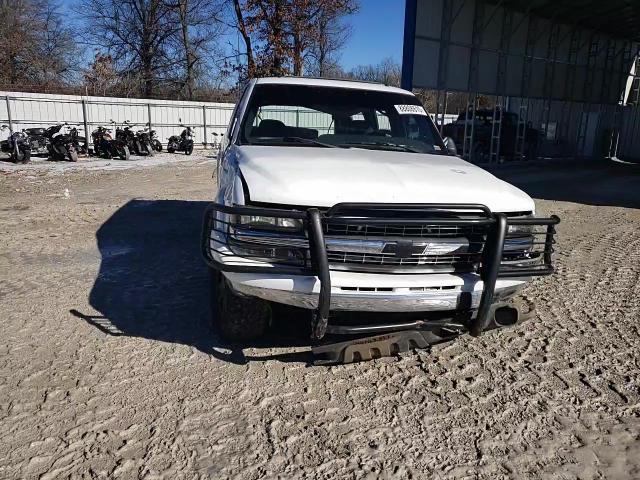 2002 Chevrolet Tahoe - Image 11