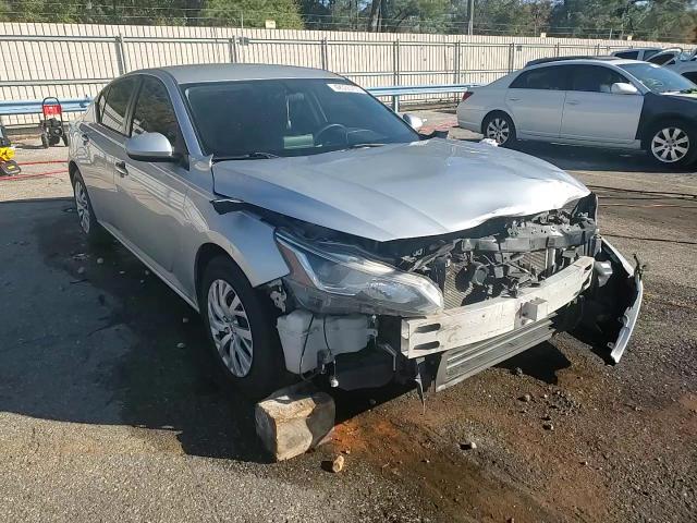 2020 Nissan Altima - Image 13