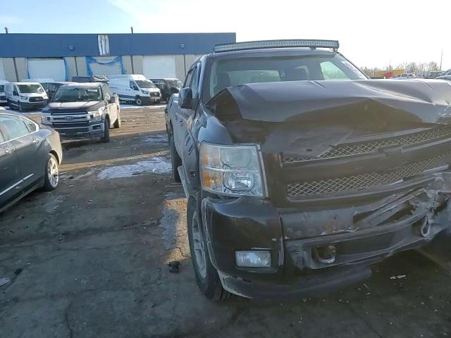 2009 Chevrolet Silverado - Image 11