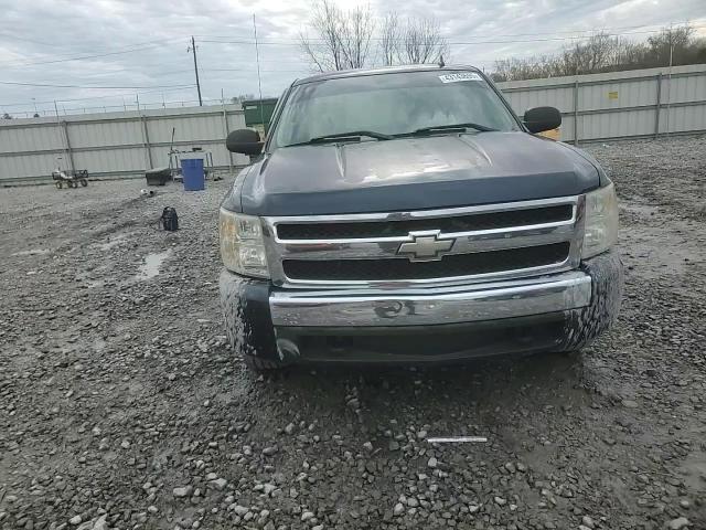 2007 Chevrolet Silverado - Image 10