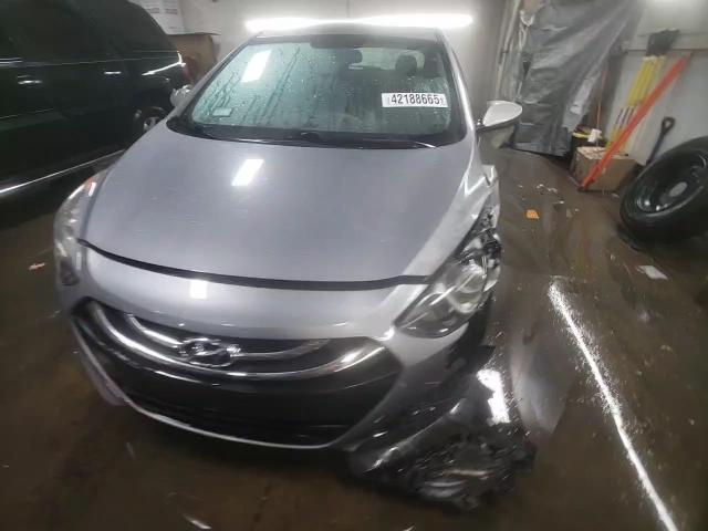 2013 Hyundai Elantra - Image 13
