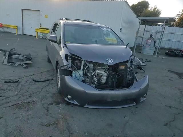 2014 Toyota Sienna - Image 11