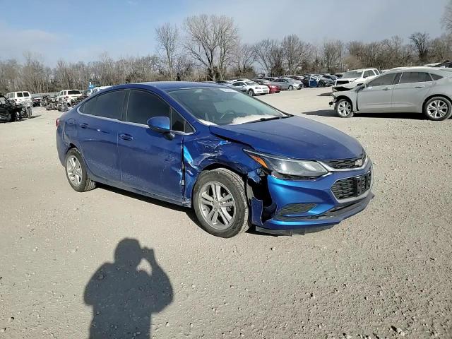 2017 Chevrolet Cruze - Image 11