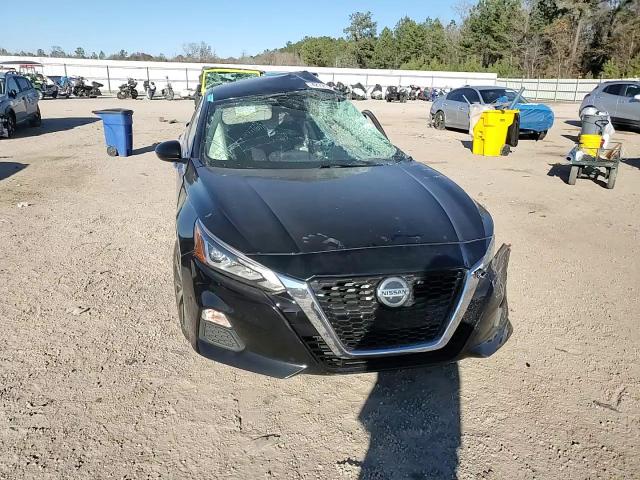 2021 Nissan Altima - Image 11