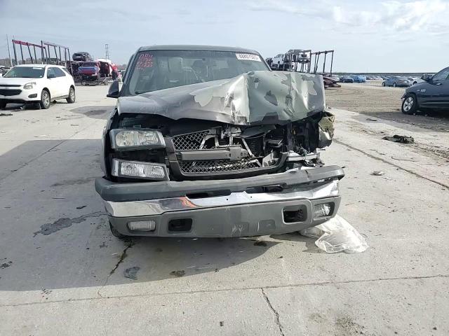 2004 Chevrolet Silverado - Image 11