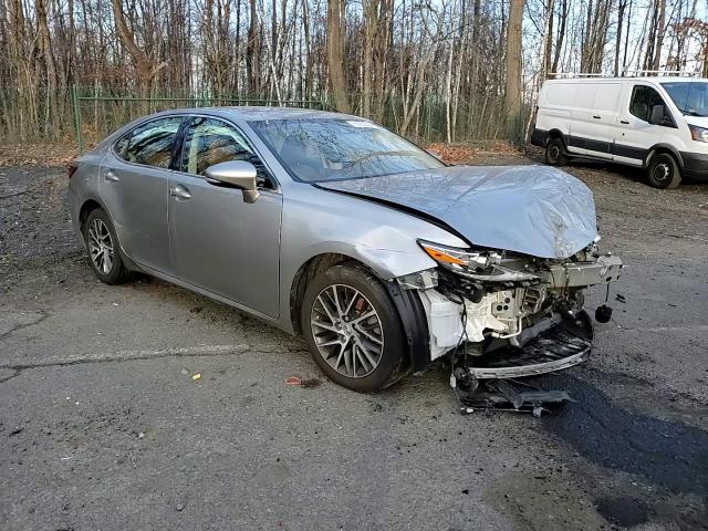 2016 Lexus ES - Image 11