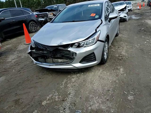 2019 Chevrolet Cruze - Image 11