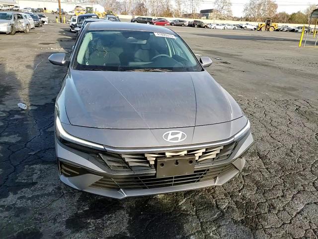 2024 Hyundai Elantra - Image 11