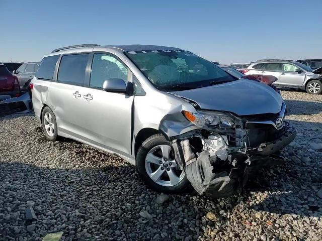 2020 Toyota Sienna - Image 15