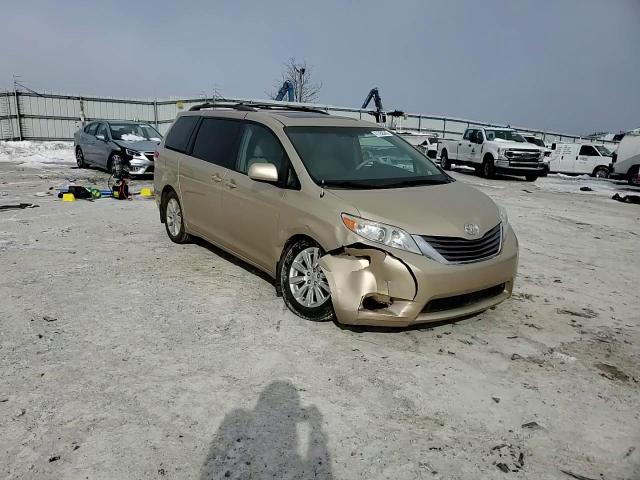 2011 Toyota Sienna - Image 11