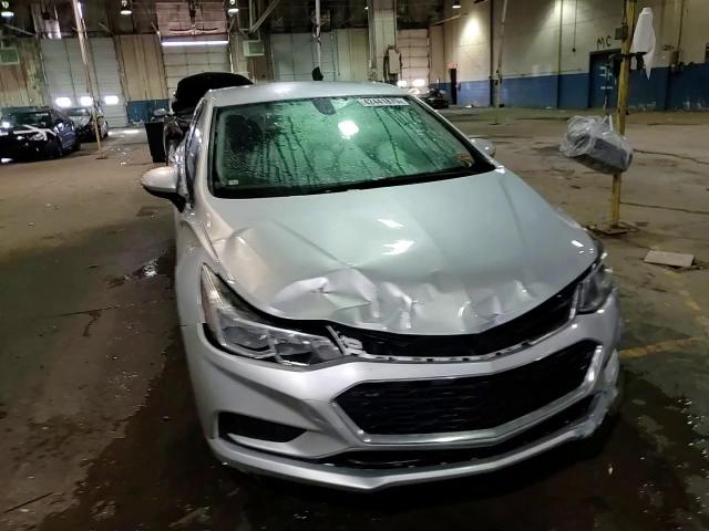 2018 Chevrolet Cruze - Image 13