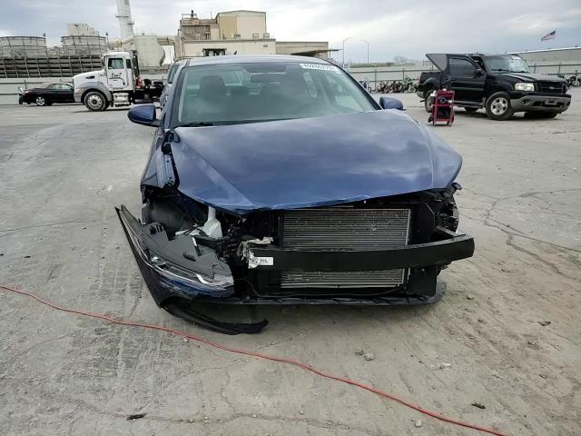 2018 Hyundai Elantra - Image 11