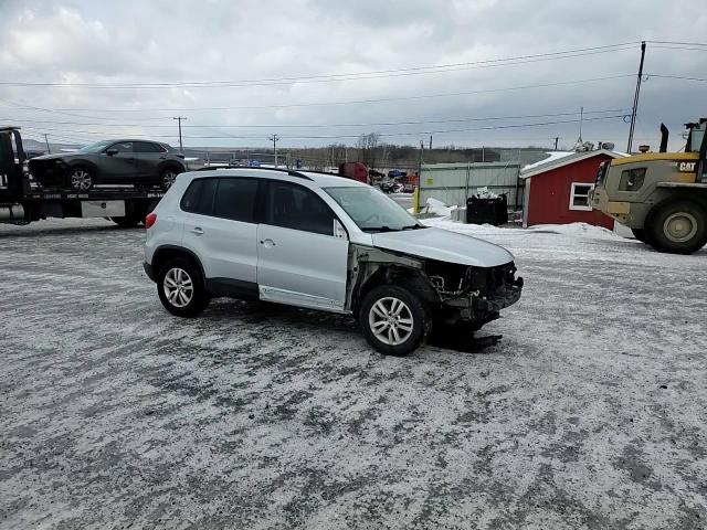 2017 Volkswagen Tiguan - Image 15