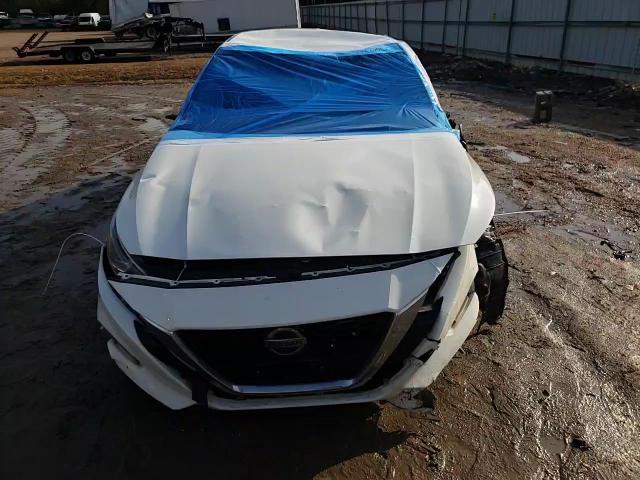 2020 Nissan Altima - Image 10